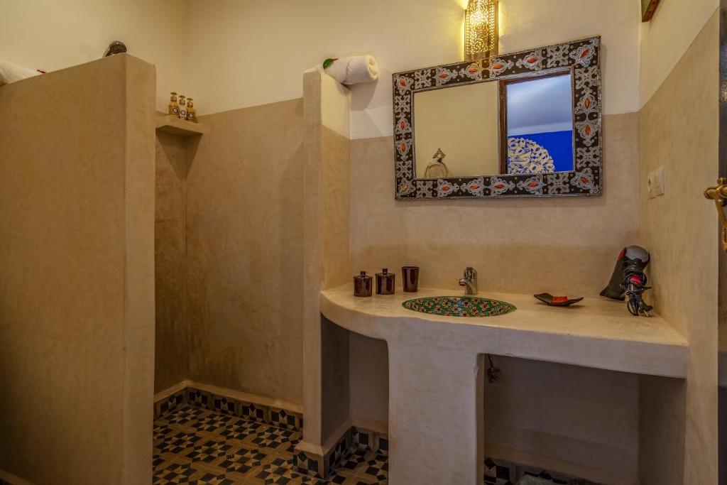 Koupelna v ubytování Riad Safran et Cannelle & Spa