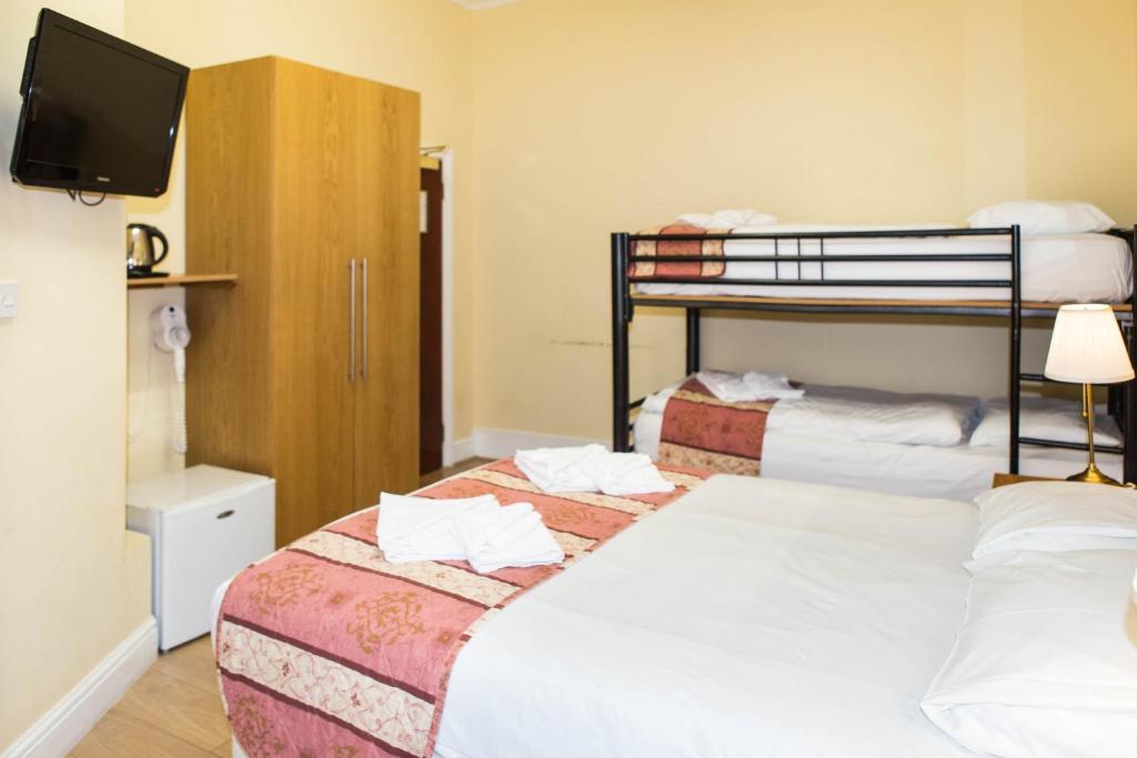 Postel nebo postele na pokoji v ubytování Shakespeare Hotel