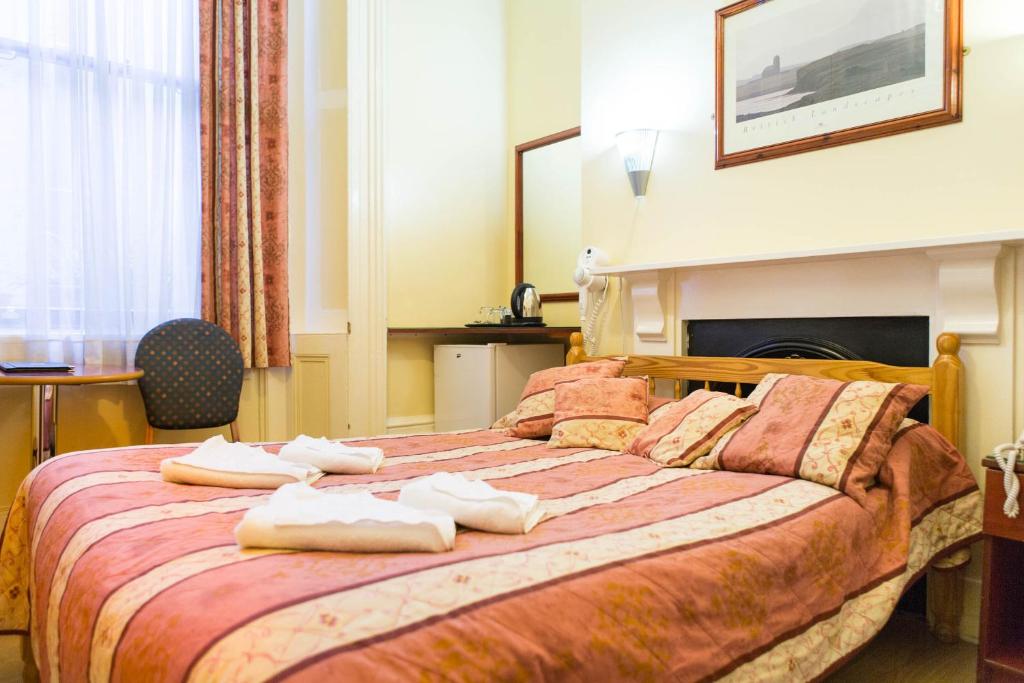 Postel nebo postele na pokoji v ubytování Shakespeare Hotel