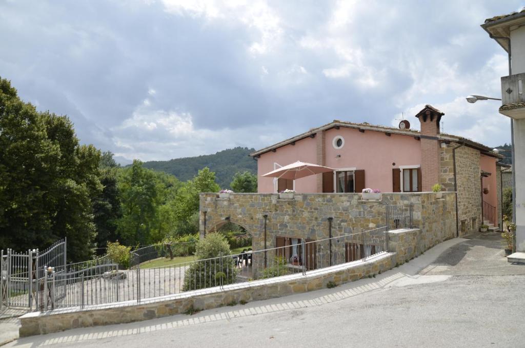 a house with a fence in front of it at B&B Cyparus in Venarotta