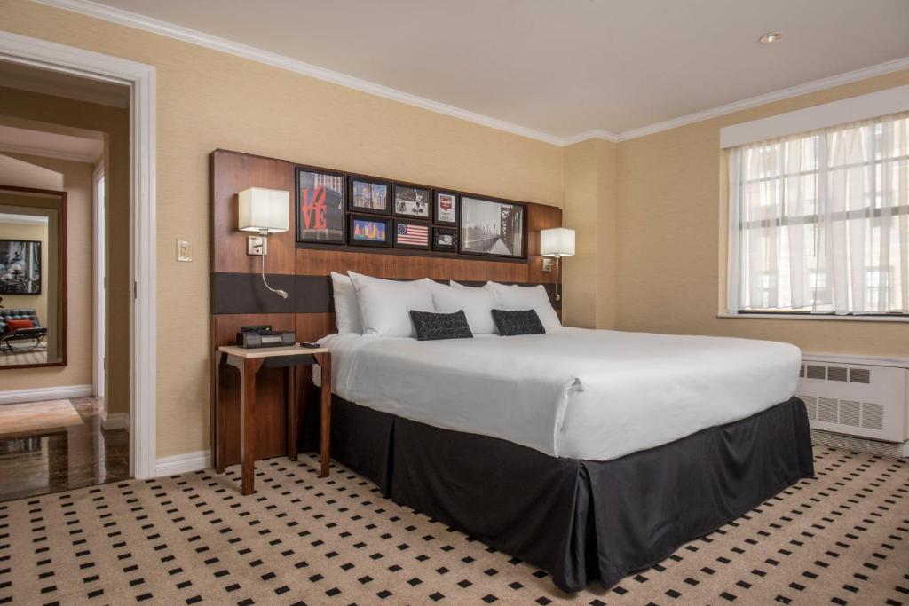 Postel nebo postele na pokoji v ubytování The Warwick Hotel Rittenhouse Square Philadelphia
