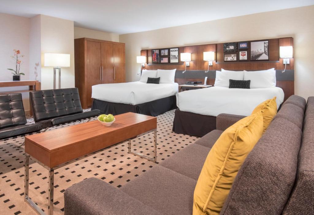 Postel nebo postele na pokoji v ubytování The Warwick Hotel Rittenhouse Square Philadelphia