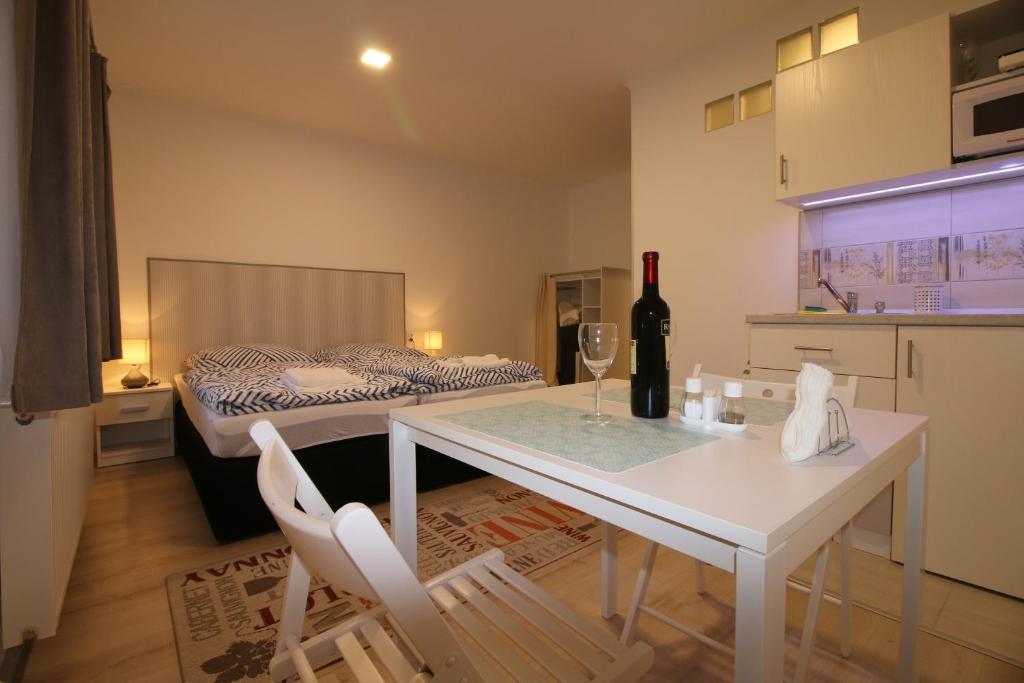 Kuchyňa alebo kuchynka v ubytovaní Szent Iván Apartman