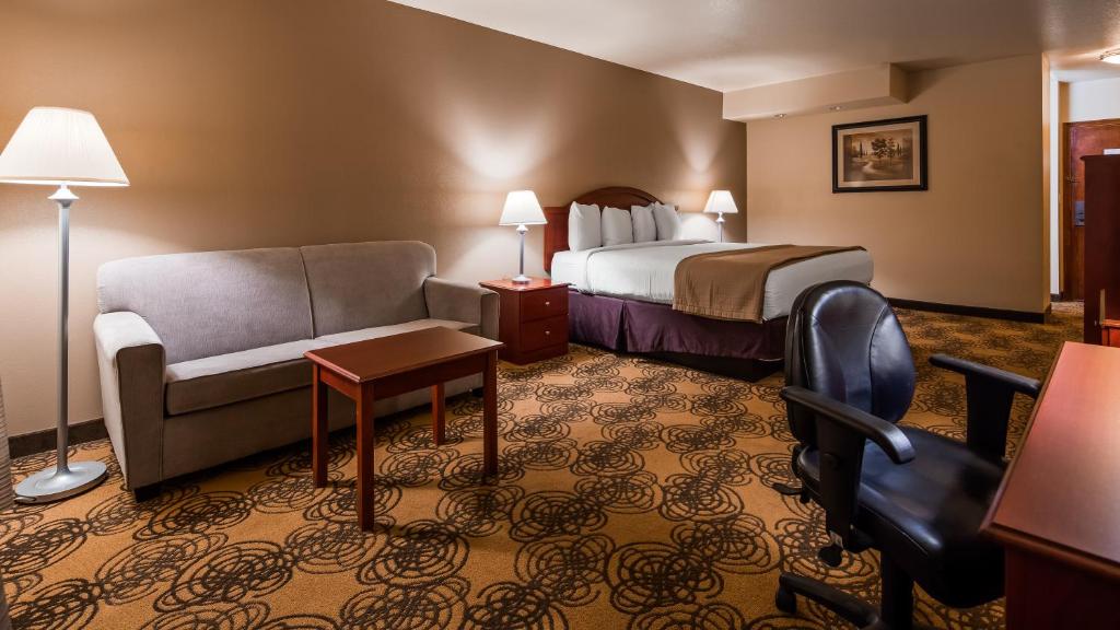 Postel nebo postele na pokoji v ubytování Best Western Elko Inn