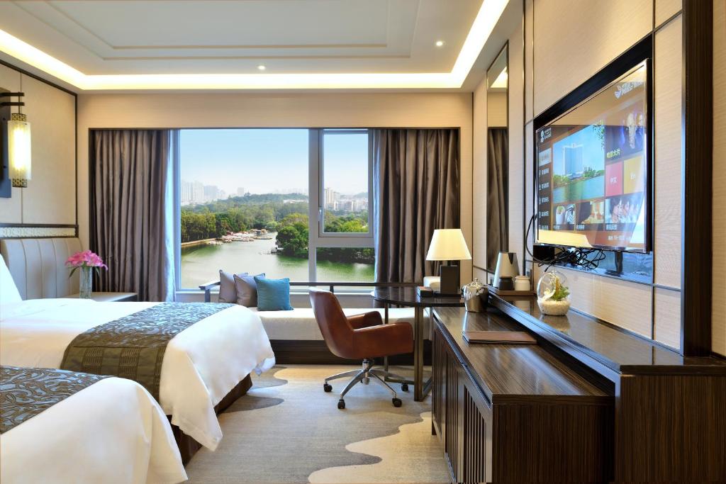 Postel nebo postele na pokoji v ubytování Fuzhou Lakeside Hotel