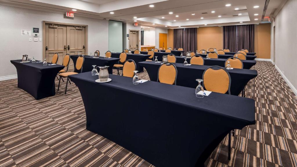 Best Western Premier Toronto Airport Carlingview Hotel - Resim 19