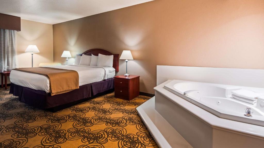 Postel nebo postele na pokoji v ubytování Best Western Elko Inn
