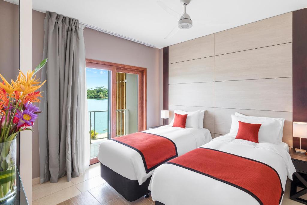 Postel nebo postele na pokoji v ubytování Ramada Resort by Wyndham Port Vila
