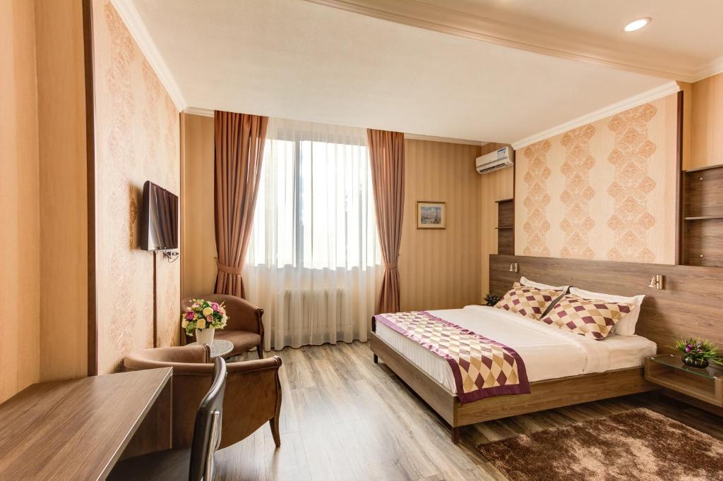 Bishkek Centrum Hotel - Superior Zimmer Mit Kingsize-Bett