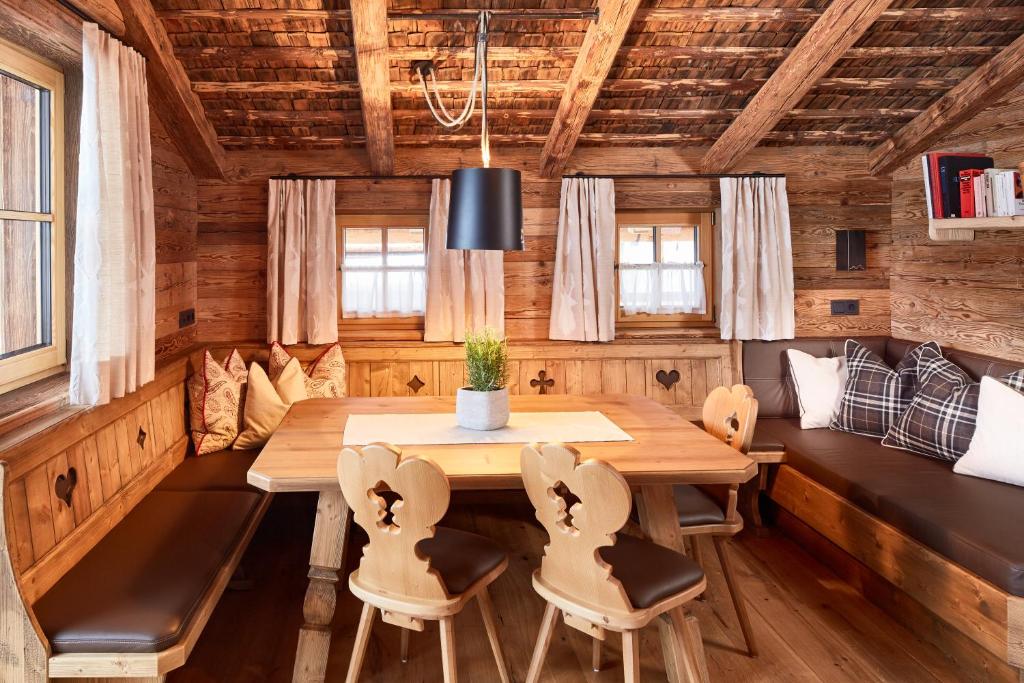 Istumisnurk majutusasutuses Promi Alm Flachau - Luxus Chalets