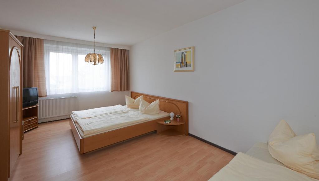 Postel nebo postele na pokoji v ubytování Alpha Apparthotel leipzig-Rötha