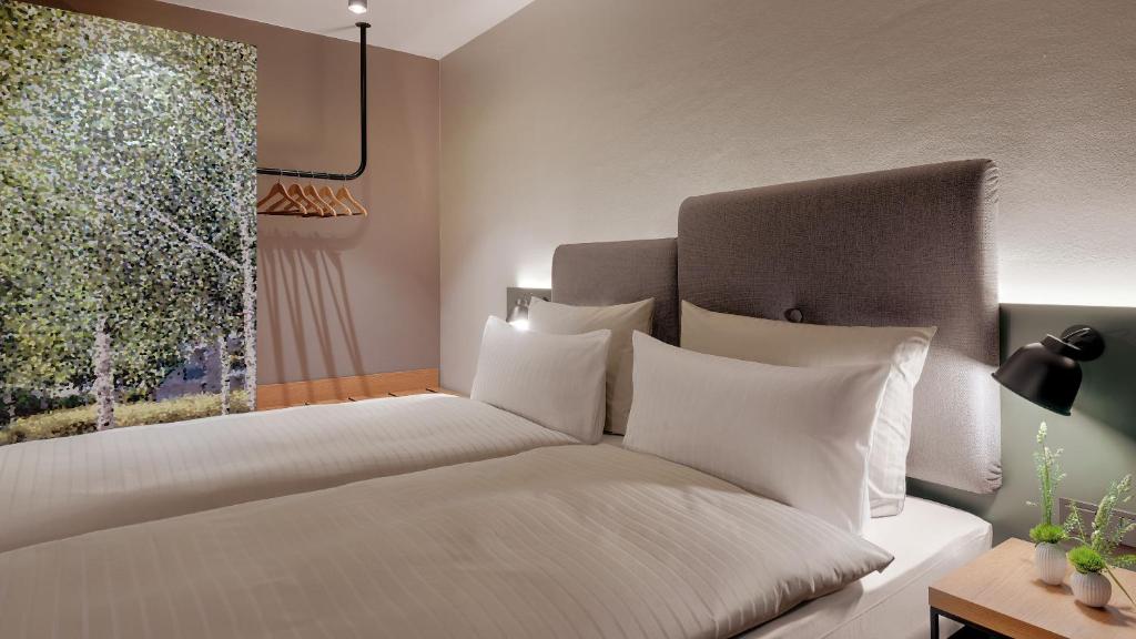 Postel nebo postele na pokoji v ubytování Hotel the YARD Berlin