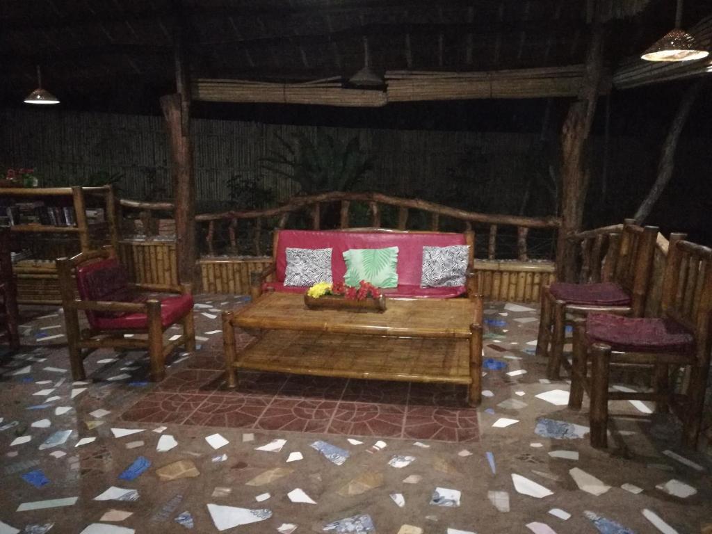 Posezení v ubytování Bohol-Lahoy Dive Resort