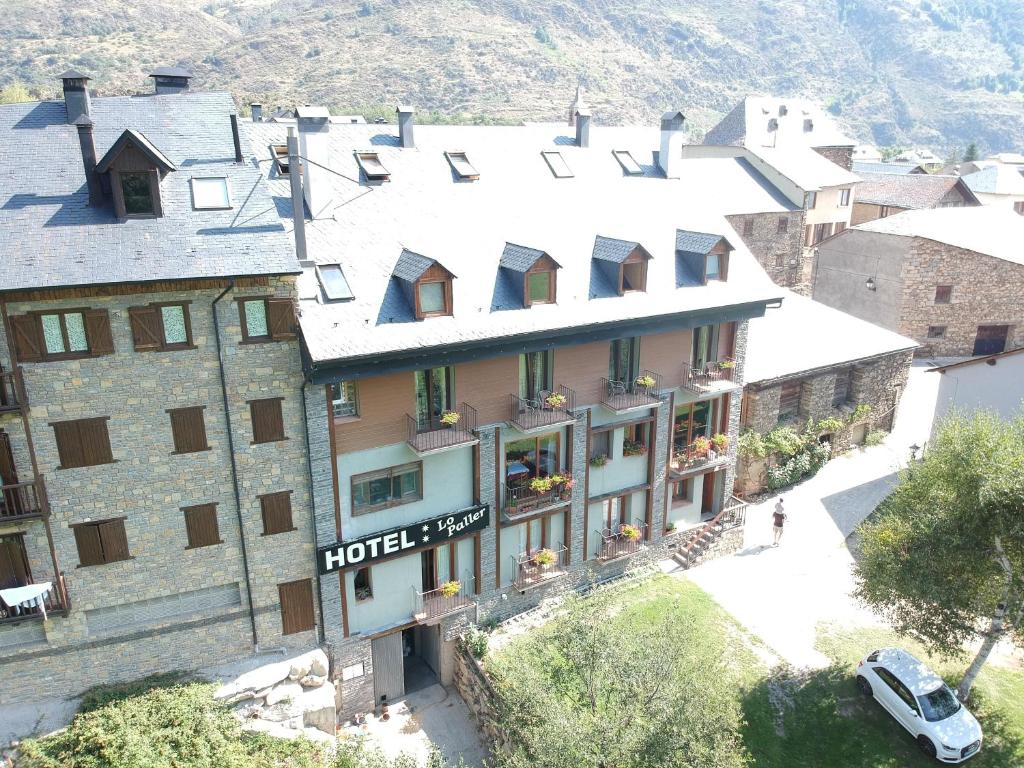 Nespecifikovaný výhled na hory nebo výhled na hory při pohledu z hotelu
