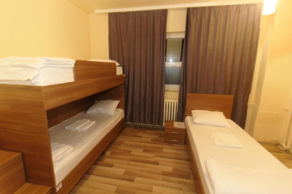 Postel nebo postele na pokoji v ubytování Moon Hostel