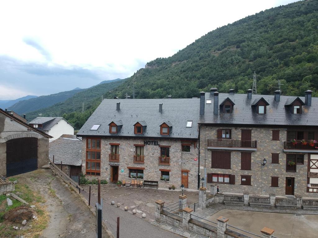 Nespecifikovaný výhled na hory nebo výhled na hory při pohledu z hotelu