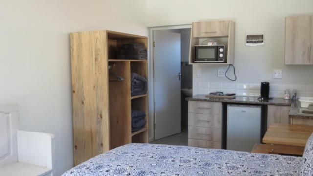 Una cocina o cocineta en Mountain Breeze Log Cabins