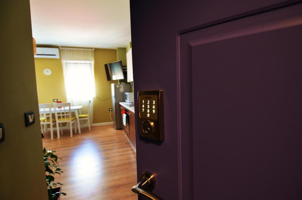 A television and/or entertainment centre at Studio Silva 2