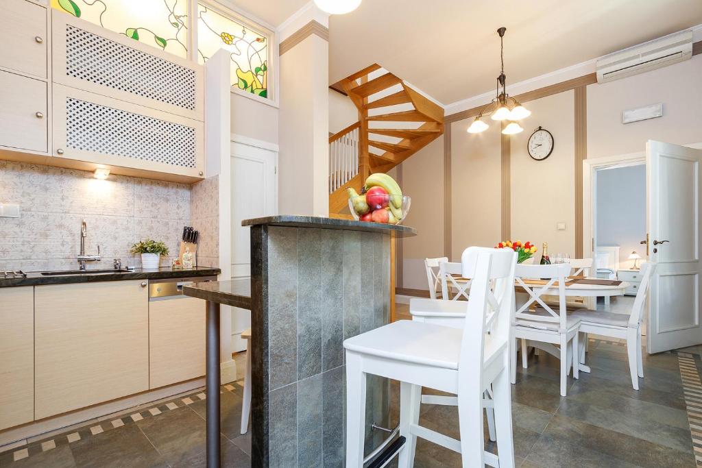 Elegant Apartments - Deluxe Apartment With Balcony (6 Adults)