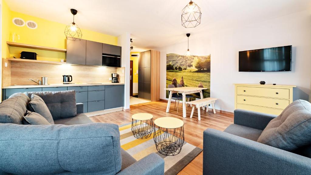 Televízia a/alebo spoločenská miestnosť v ubytovaní Apartamenty Sun & Snow Residence Karpacz