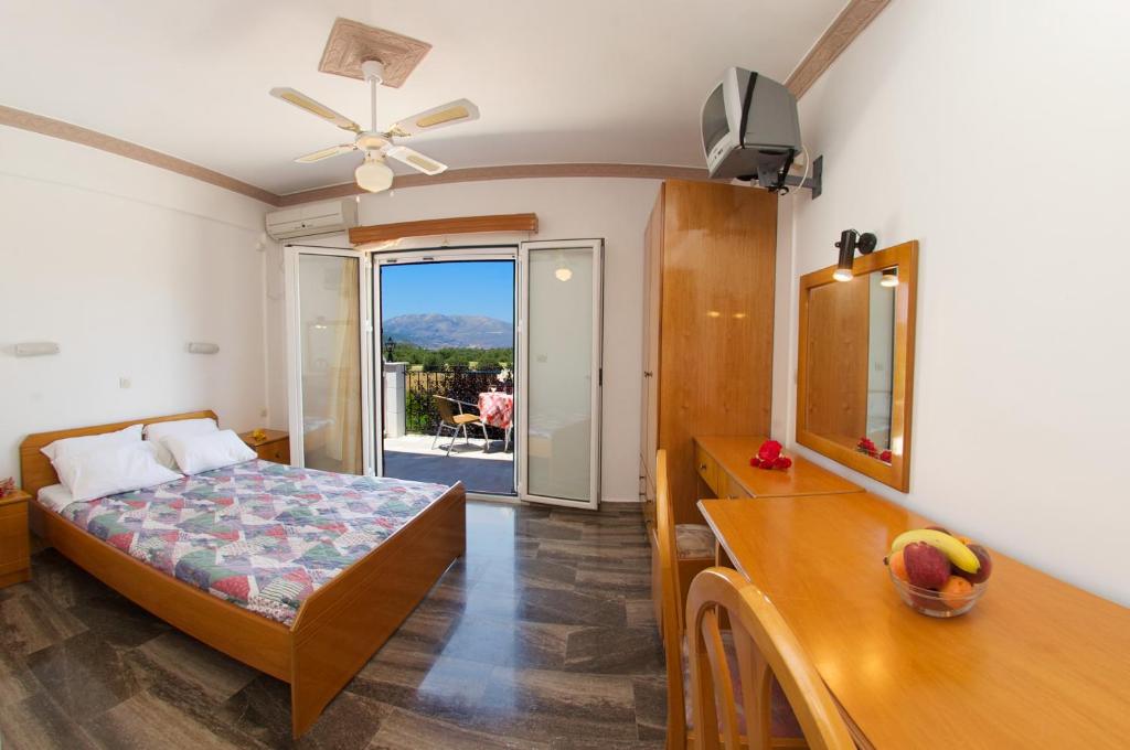 Nikos Studios and Apartments - 7