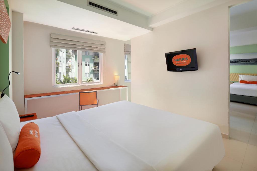 Postel nebo postele na pokoji v ubytování HARRIS Hotel & Residences Riverview Kuta, Bali