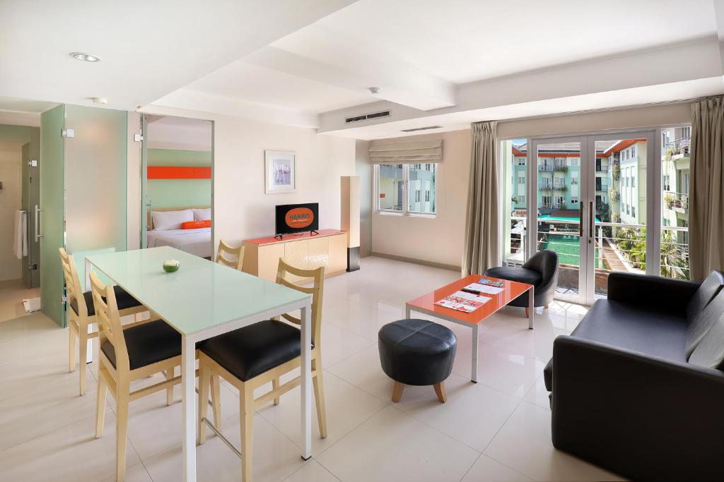 Posezení v ubytování HARRIS Hotel & Residences Riverview Kuta, Bali
