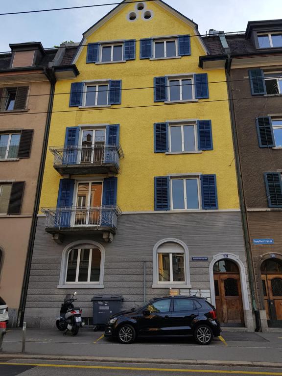 Edificio in cui si trova la stanza in casa privata