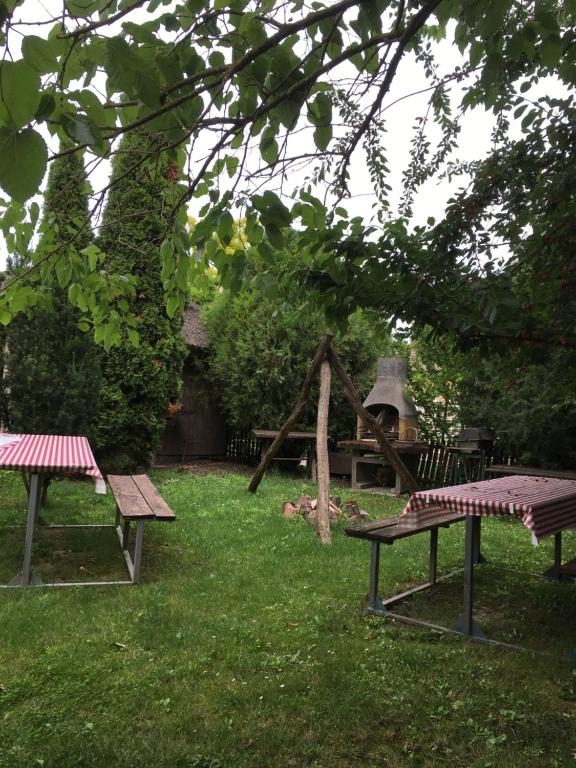 Vonkajšia záhrada v ubytovaní Balatonkenesei Nádfedeles Lovas Vendégház