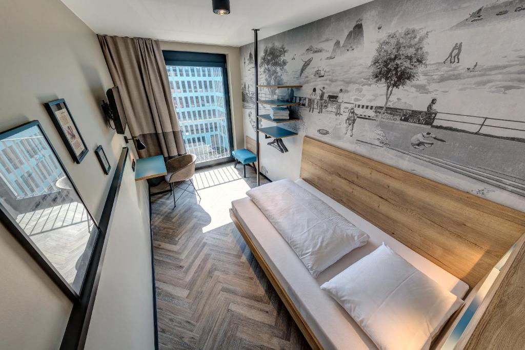 Schulz Hotel Berlin Wall at the East Side Gallery - 7