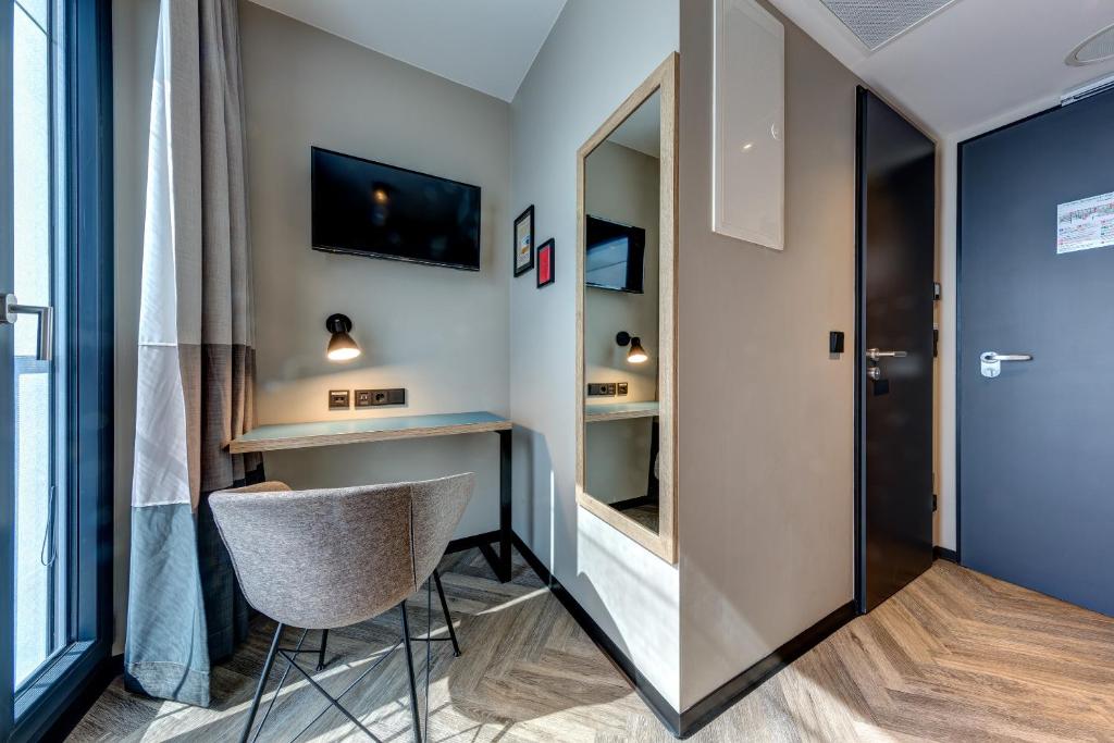 Schulz Hotel Berlin Wall at the East Side Gallery - 14