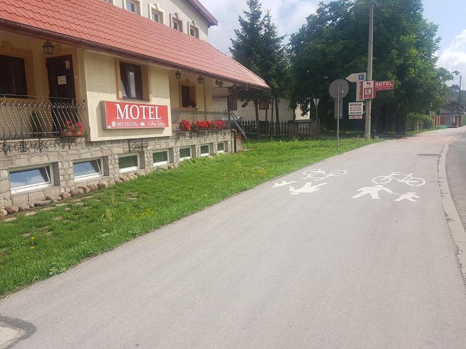 a street with bikes painted on the side of the road at Motel Królowej Jadwigi in Sandomierz