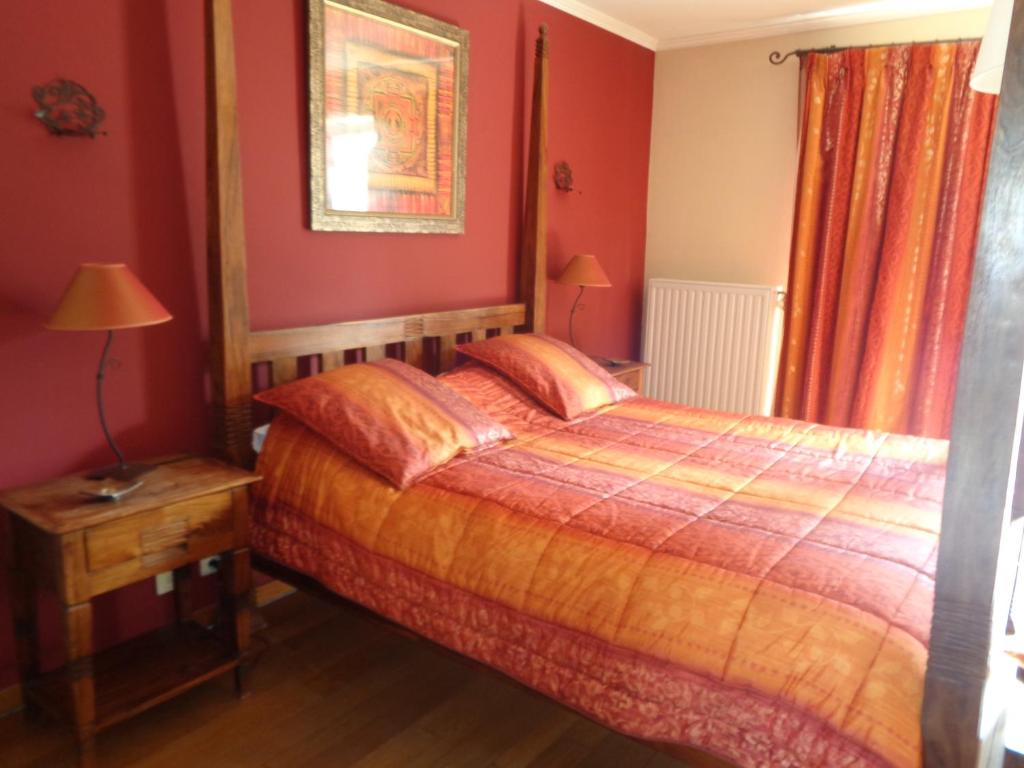 Postel nebo postele na pokoji v ubytování Le Mont Saint Roch , chambre d'hôtes, B&B