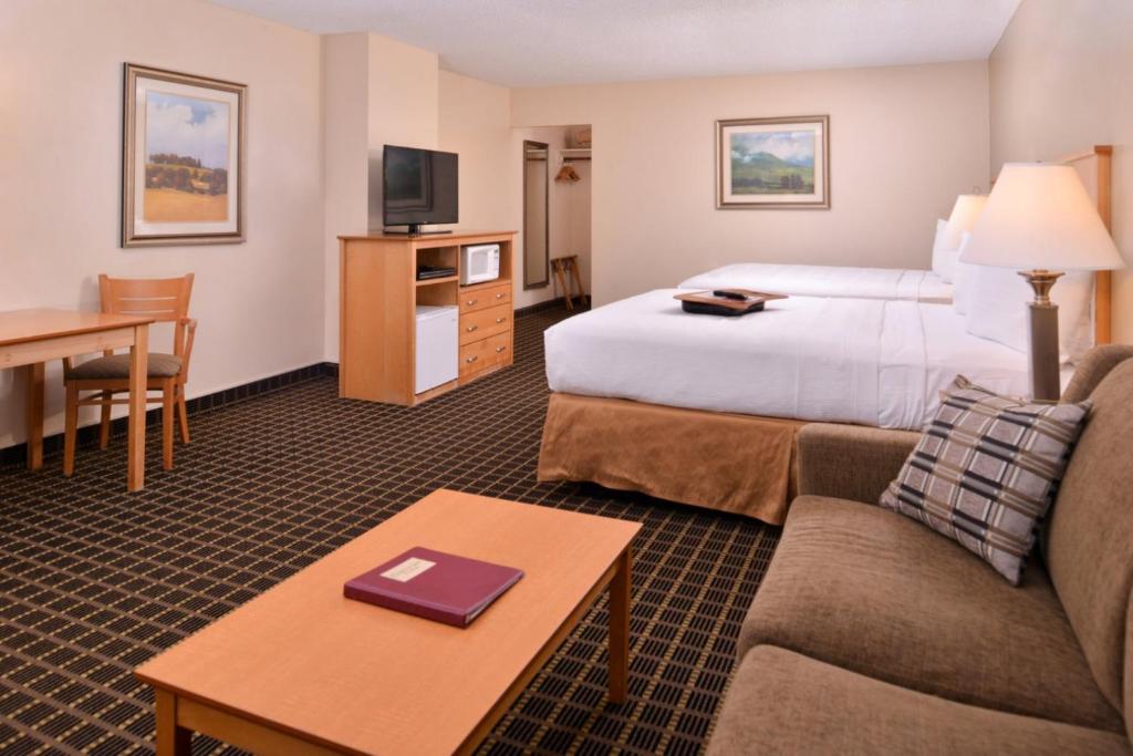 Postel nebo postele na pokoji v ubytování Campus Inn & Suites Eugene Downtown