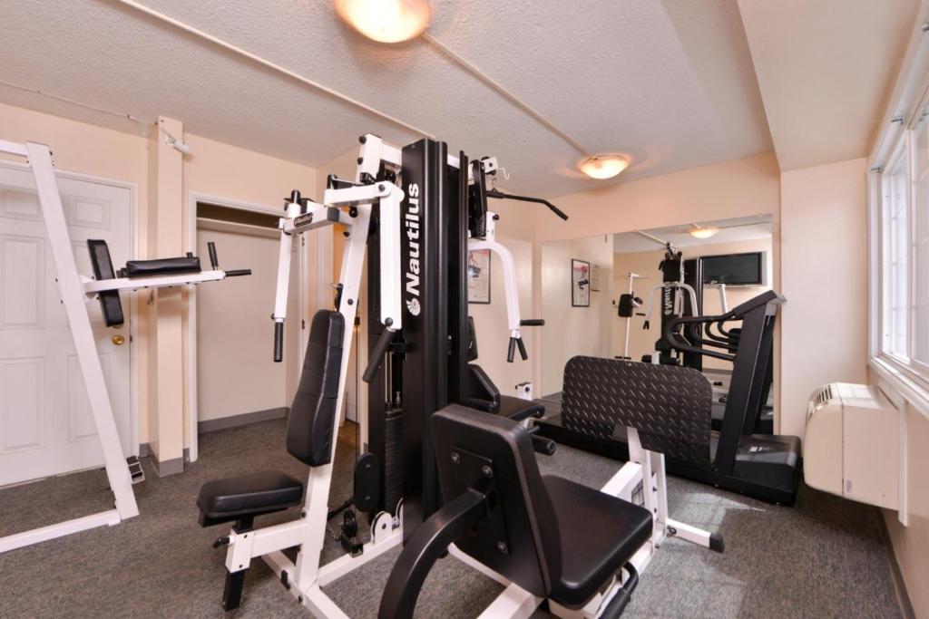 Fitness centrum a/nebo fitness zařízení v ubytování Campus Inn & Suites Eugene Downtown