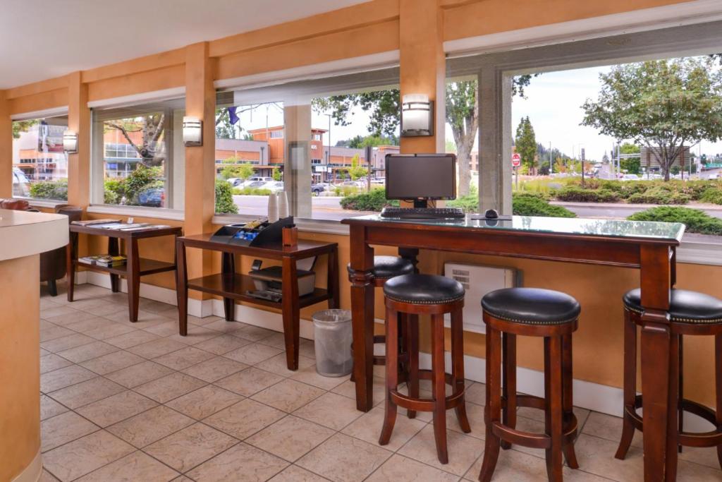 Restaurace v ubytování Campus Inn & Suites Eugene Downtown