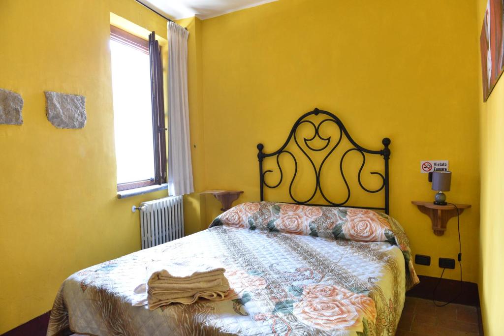 A bed or beds in a room at Il Palazzetto B&B