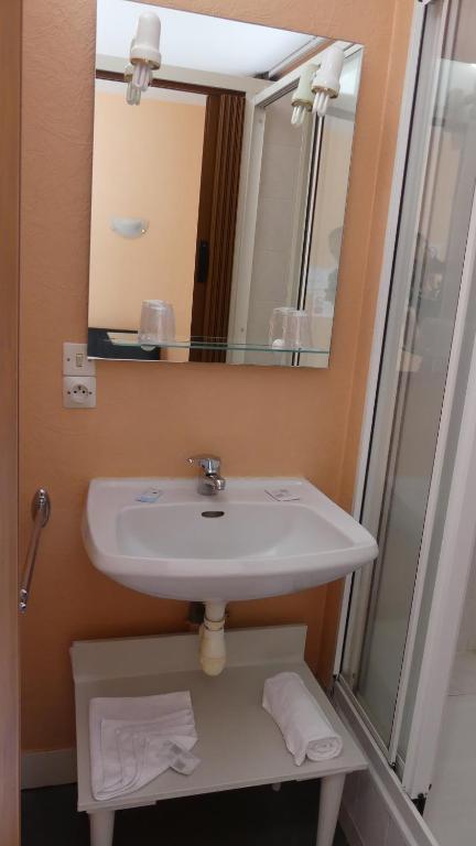 Hôtel Duguesclin - Double Room With Private Bathroom
