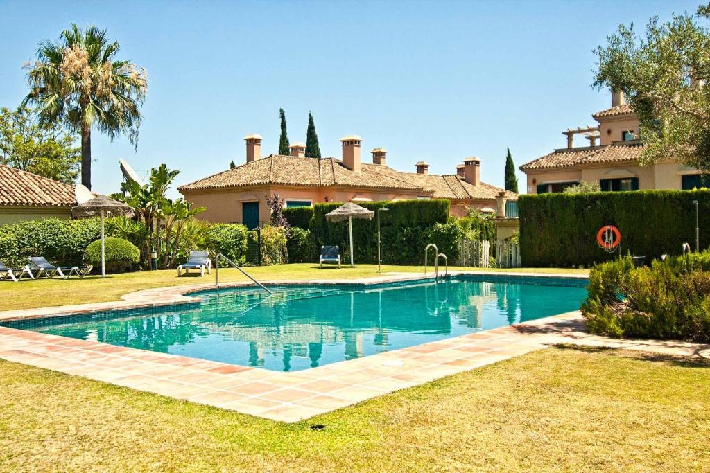 Poolen vid eller i närheten av The Fairway Vista, Your Luxury Retreat with a Quiet Pool