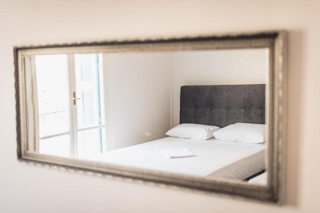Łóżko lub łóżka w pokoju w obiekcie Victoria Majesty Apartments