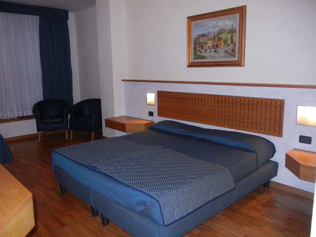 Postel nebo postele na pokoji v ubytování Hotel Ghibellino