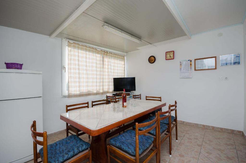 TV a/nebo společenská místnost v ubytování Apartment Stojna