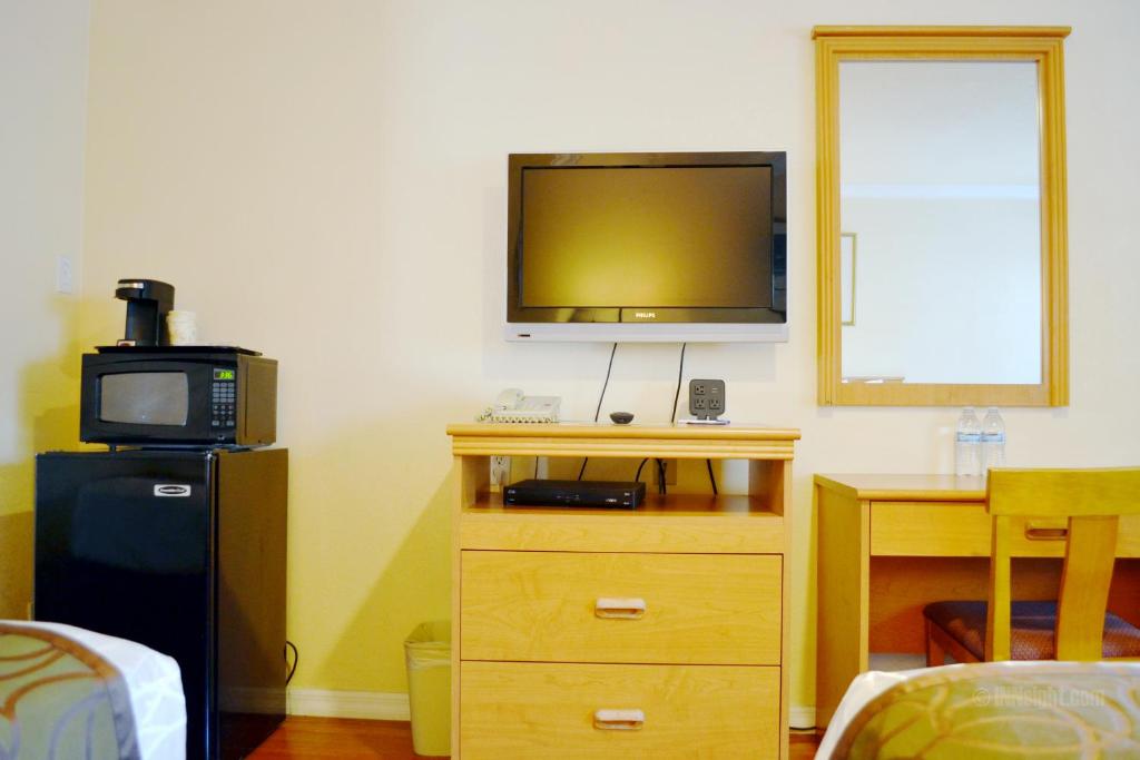 TV a/nebo společenská místnost v ubytování Wittle Motel