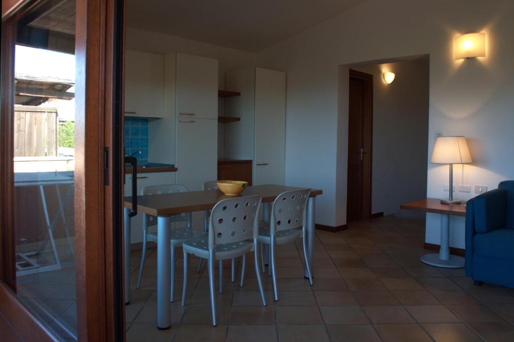 Kuchyňa alebo kuchynka v ubytovaní Cala Paradiso Residence