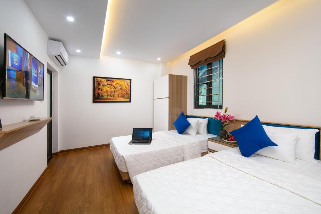 Postel nebo postele na pokoji v ubytování Hanoi Golden Hotel