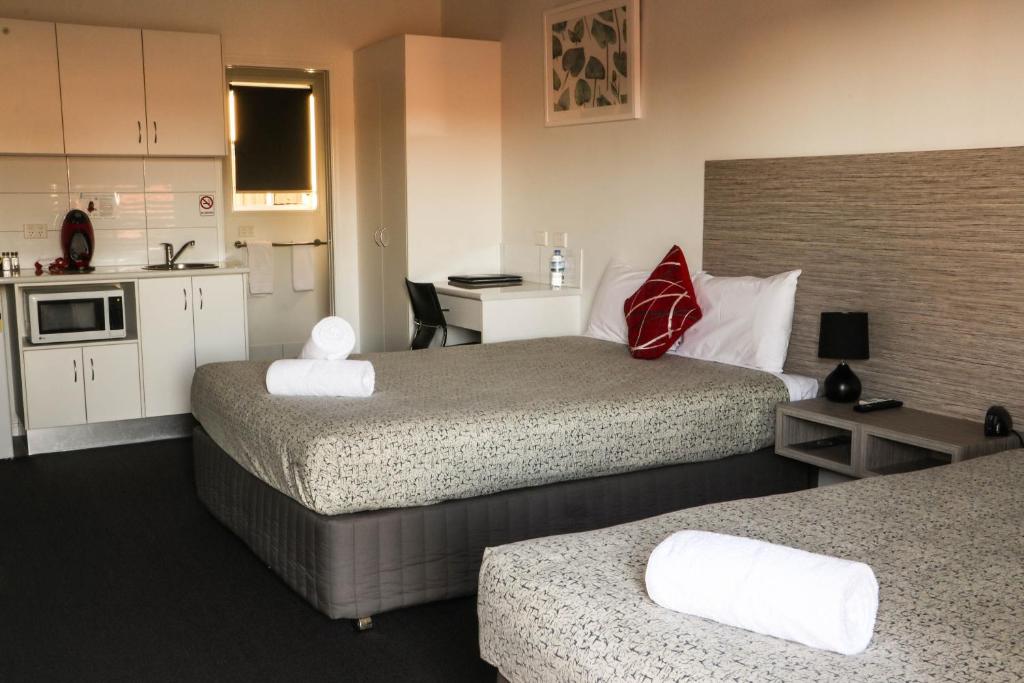 Kuchyň nebo kuchyňský kout v ubytování Emerald Park Motel