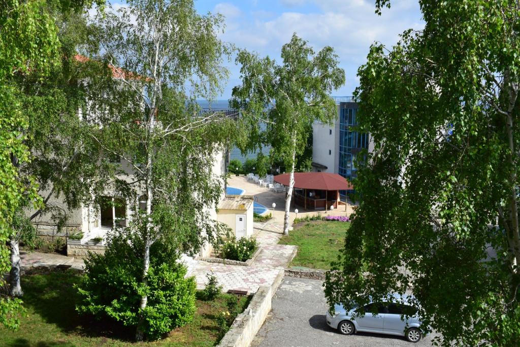 Zahrada ubytování Ahilea Hotel - Free Pool Access