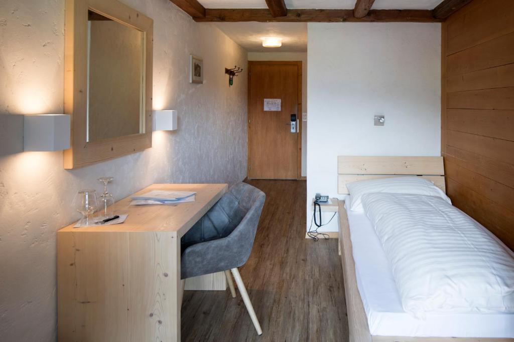 Postel nebo postele na pokoji v ubytování Hotel Alphorn
