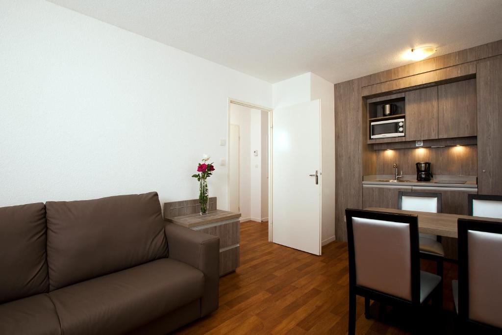 Séjours & Affaires Reims Clairmarais - Resim 18