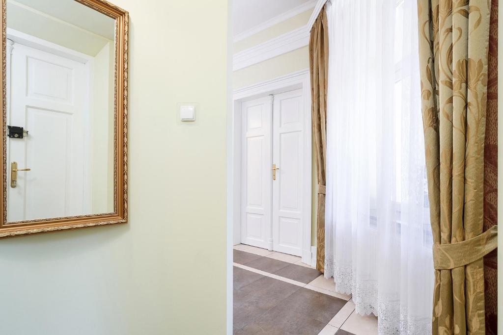 Elegant Apartments - 7